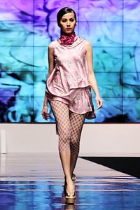 Carmanita Cross Culture International Flair. Indonesia Fashion Week 2012 at Jakarta Convention Center. Jakarta. [Foto: Mohammad Abduh/Wolipop]