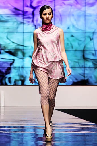 Carmanita Cross Culture International Flair. Indonesia Fashion Week 2012 at Jakarta Convention Center. Jakarta. [Foto: Mohammad Abduh/Wolipop]