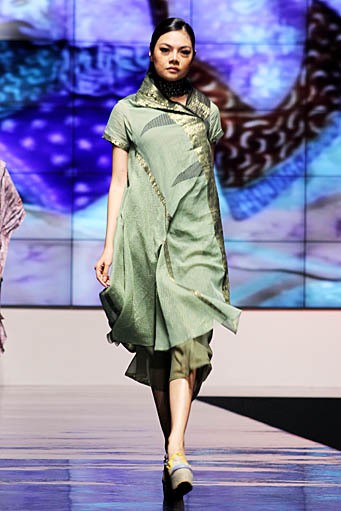 Carmanita Cross Culture International Flair. Indonesia Fashion Week 2012 at Jakarta Convention Center. Jakarta. [Foto: Mohammad Abduh/Wolipop]