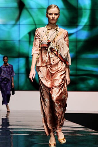 Carmanita Cross Culture International Flair. Indonesia Fashion Week 2012 at Jakarta Convention Center. Jakarta. [Foto: Mohammad Abduh/Wolipop]