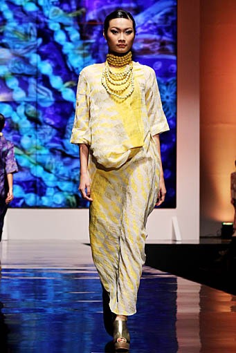 Carmanita Cross Culture International Flair. Indonesia Fashion Week 2012 at Jakarta Convention Center. Jakarta. [Foto: Mohammad Abduh/Wolipop]