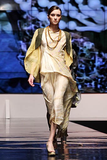 Carmanita Cross Culture International Flair. Indonesia Fashion Week 2012 at Jakarta Convention Center. Jakarta. [Foto: Mohammad Abduh/Wolipop]