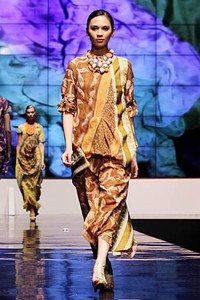 Carmanita Cross Culture International Flair. Indonesia Fashion Week 2012 at Jakarta Convention Center. Jakarta. [Foto: Mohammad Abduh/Wolipop]