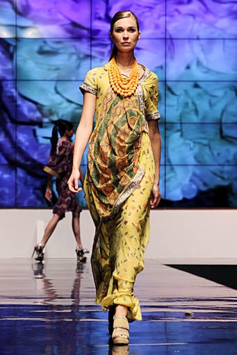 Carmanita Cross Culture International Flair. Indonesia Fashion Week 2012 at Jakarta Convention Center. Jakarta. [Foto: Mohammad Abduh/Wolipop]