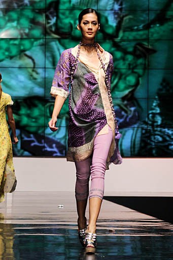 Carmanita Cross Culture International Flair. Indonesia Fashion Week 2012 at Jakarta Convention Center. Jakarta. [Foto: Mohammad Abduh/Wolipop]