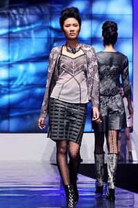 Mardiana Ika Ika Butoni-Fall/Winter 2012. Indonesia Fashion Week 2012. International Flair at Jakarta Convention Center. Jakarta. [Foto: Mohammad Abduh/Wolipop]