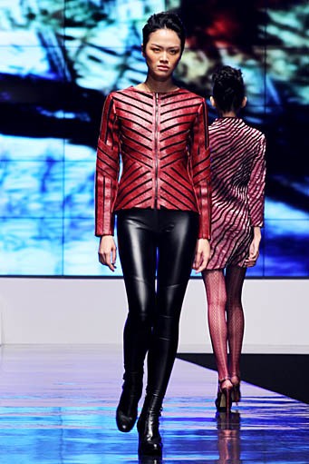 Mardiana Ika Ika Butoni-Fall/Winter 2012. Indonesia Fashion Week 2012. International Flair at Jakarta Convention Center. Jakarta. [Foto: Mohammad Abduh/Wolipop]