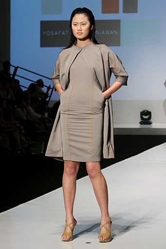 Yosafat Dwi Kurniawan ready to wear. Possibilities-DULUX. Indonesia Fashion Week 2012 at Jakarta Convention Center.  [Foto: Mohammad Abduh/Wolipop]