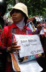 Kapolda Sulteng Dihadiahi 500 Celana Dalam