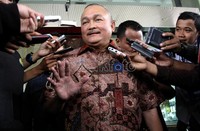 Alex Noerdin keluar dari gedung KPK seusai diperiksa penyidik. Ramses/detikcom.