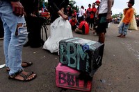 Mereka juga meminta pemerintah mengevaluasi kontrak karya pertambangan untuk menutupi beban subsidi.
