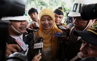 Pegawai Pajak itu datang sekitar pukul 09.45 WIB, Kamis (8/3/2012), dengan menumpang Avanza silver bernomor polisi B 1961 UFW.