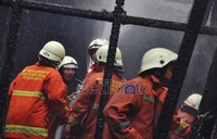 Kebakaran ini disebabkan oleh korsleting listrik.