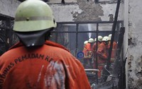 Berkat kesigapan dari pemadam kebakaran, api dapat diatasi dengan baik sehingga kebakaran ini tidak merembet ke rumah di sekitarnya.
