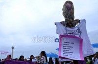 Dalam aksi ini mereka menuntut perbaikan-perbaikan terhadap hak-hak perempuan