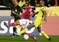 Skor 1-0 tersebut membuat agregat kedua tim sama kuat 1-1, setelah sebelumnya Lyon menang 1-0 pada pertemuan perdana. Sampai 90 menit laga berjalan, skor 1-0 untuk keunggulan tuan rumah tetap tak berubah. Reuters/Andreas Manolis