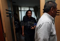 CEO PT Liga Indonesia Joko Driyono (belakang) juga turut hadir dalam pertemuan dengan KONI Pusat, di Gedung KONI.