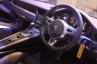 Generasi 911 terbaru ini hampir 90 persen semua komponennya telah dirancang ulang dari generasi pertamanya hingga yang keenam.