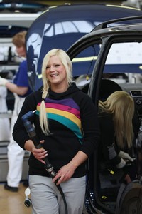 Terdapat juga sejumlah pekerja wanita. Sean Gallup/Getty Images.