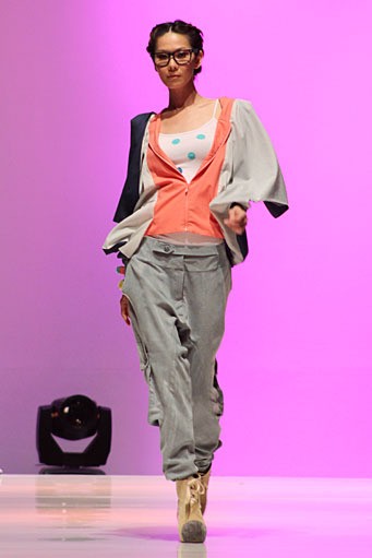 Oline Workrobe Work Hard Play Hard The Story of O. Indonesia Fashion Week 2012 at Jakarta Convention Center. jakarta. [Foto: Mohammad Abduh/Wolipop]