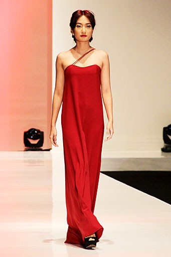 Auguste Soesastro KROMO Passion and Attraction inspired by Downy, Jakarta Convention Center (JCC). Indonesia Fashion Week 2012 (Photo by Mohammad Abduh/Wolipop)