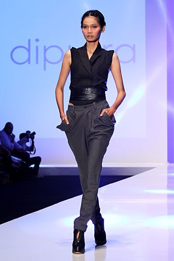 Oka Diputra The Fifth Element The Story of O. Indonesia Fashion Week 2012 at Jakarta Convention Center. Jakarta. [Foto: Mohammad Abduh/Wolipop]