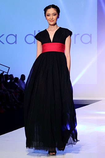 Oka Diputra The Fifth Element The Story of O. Indonesia Fashion Week 2012 at Jakarta Convention Center. Jakarta. [Foto: Mohammad Abduh/Wolipop]