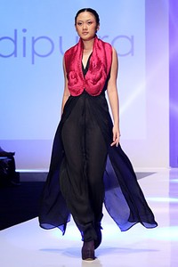 Oka Diputra The Fifth Element The Story of O. Indonesia Fashion Week 2012 at Jakarta Convention Center. Jakarta. [Foto: Mohammad Abduh/Wolipop]