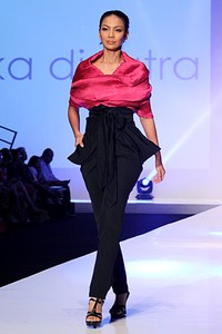 Oka Diputra The Fifth Element The Story of O. Indonesia Fashion Week 2012 at Jakarta Convention Center. Jakarta. [Foto: Mohammad Abduh/Wolipop]