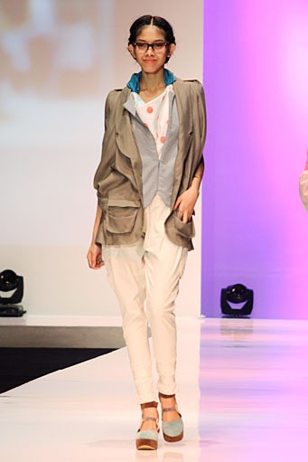 Oline Workrobe Work Hard Play Hard The Story of O. Indonesia Fashion Week 2012 at Jakarta Convention Center. jakarta. [Foto: Mohammad Abduh/Wolipop]