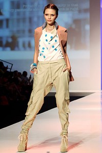 Oline Workrobe Work Hard Play Hard The Story of O. Indonesia Fashion Week 2012 at Jakarta Convention Center. jakarta. [Foto: Mohammad Abduh/Wolipop]