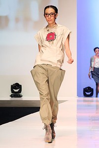 Oline Workrobe Work Hard Play Hard The Story of O. Indonesia Fashion Week 2012 at Jakarta Convention Center. jakarta. [Foto: Mohammad Abduh/Wolipop]