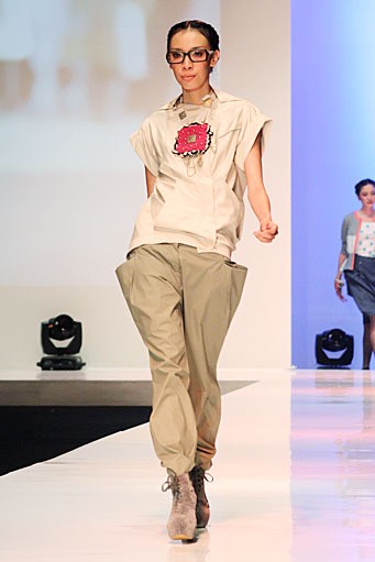 Oline Workrobe Work Hard Play Hard The Story of O. Indonesia Fashion Week 2012 at Jakarta Convention Center. jakarta. [Foto: Mohammad Abduh/Wolipop]