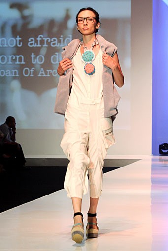 Oline Workrobe Work Hard Play Hard The Story of O. Indonesia Fashion Week 2012 at Jakarta Convention Center. jakarta. [Foto: Mohammad Abduh/Wolipop]