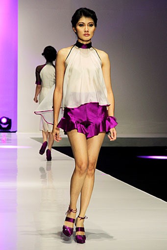 Stella Rissa STELLA. Passion and Attraction inspired by Downy. Indonesia Fashion Week 2012 at Jakarta Convention Center.  Jakarta. [Foto: Mohammad Abduh/Wolipop]