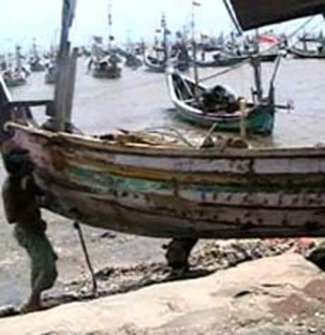 Perahu Karam, 4 Nelayan Cilacap Hilang