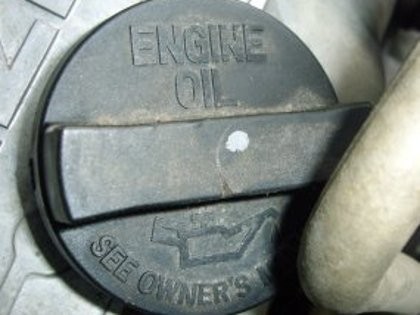 Oli Mobil Ngerembes Apa Merusak Mesin?