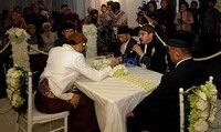Antasari Azhar melakukan ijab kabul dengan calon menantunya.