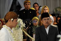 Mantan Wakil Presiden Jusuf Kalla hadir sebagai saksi.