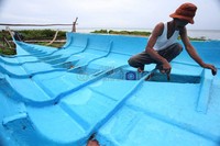 Waktu pembuatan kapal mencapai 2 bulan dengan memakan ongkos hingga Rp 60 juta.