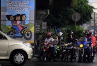 Kurangnya kesadaran para pengguna kendaraan dapat mengakibatkan kecelakaan bagi dirinya dan juga orang lain.