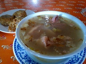 Slruuup... Sop Buntut Legendaris Hj. Nurjanah!