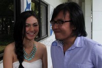 Perempuan yang juga merambah dunia sinetron itu mengaku beruntung bisa duet dengan Ari. Gusmun/detikcom.