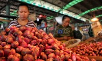 Di pasar ini, harga bawang merah juga mengalami kenaikan.