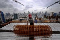 Sementara itu, stabilitas sistem perbankan tetap terjaga dan disertai dengan fungsi intermediasi yang semakin baik terlihat dari kinerja yang semakin solid sebagaimana tercermin pada tingginya rasio kecukupan modal (CAR/Capital Adequacy Ratio) yang berada jauh di atas minimum 8 persen dan terjaganya rasio kredit bermasalah (NPL/Non Performing Loan) gross di bawah 5 persen.