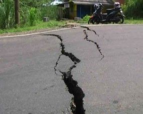 Jalur Malang-Blitar Terancam Lumpuh, Aspal Jalan Merekah & Amblas