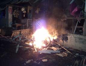 Pukul Seorang Warga, Motor Milik Bos Kolam Pancing Dibakar Massa