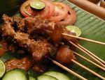 Berburu Empal Gentong di Pasar Senggol
