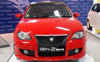 Untuk PROTON Gen2 Style dilengkapi dengan aksesoris aerokit, rear spoiler, rear visor, wheel & tire ukuran 16, panoramic roof, gril, pillar B carbon cook ,topmark sporty version, head unit 2 DIN (DVD &GPS), exhaust system dan buku panduan safety driving. Untuk meningkatkan performa Gen2 Power dilengkapi oleh EMS-Piggyback dengan head unit standar. (Dok Proton)