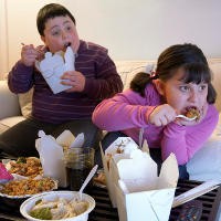 Iklan Makanan Anak Perlu Diperketat untuk Cegah Obesitas